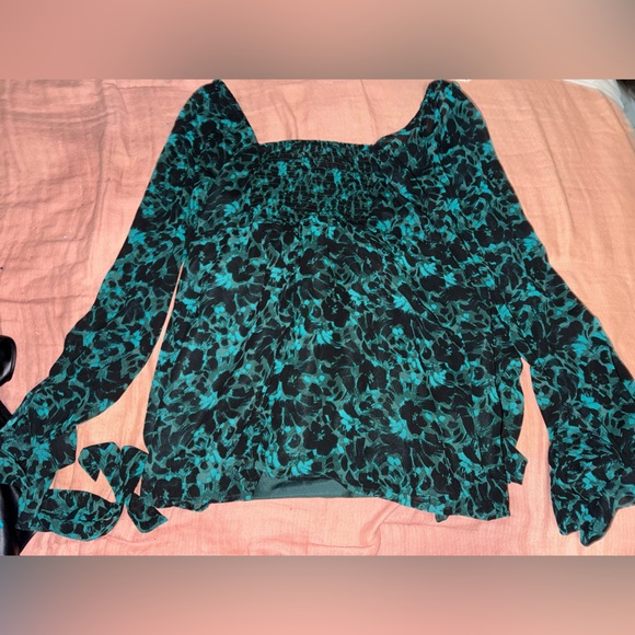 Elegant Teal and Black Women's Blouse - Picture 3 of 3
